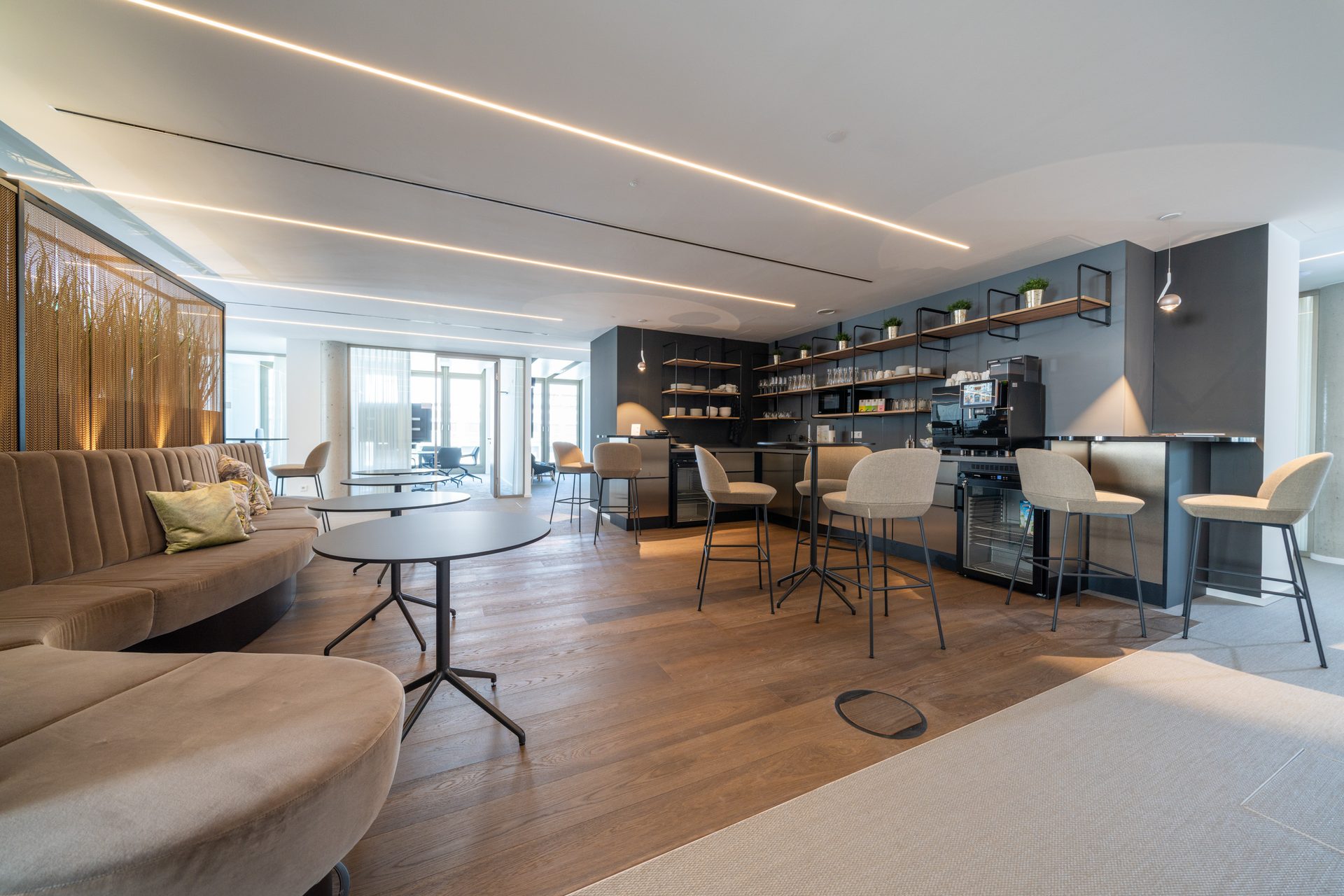 Boardroom mit Stadtblick im acessio Studio